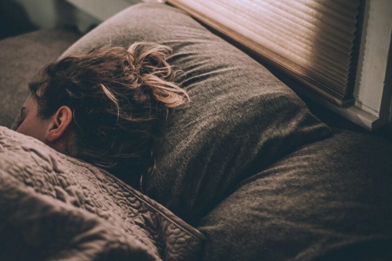 Cómo Crear una Rutina Nocturna para Dormir Mejor